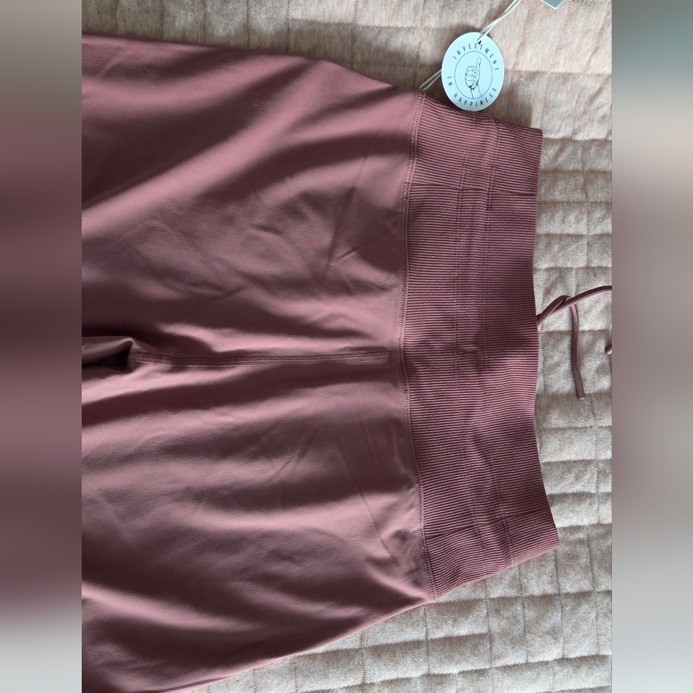 Vuori Daily Jogger NWT Rosewood - Picture 6 of 7